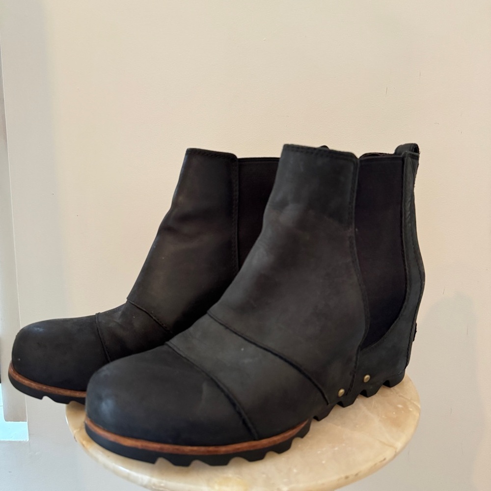 Sorel Lea Joan of Arctic Chelsea Black boots size 9.5